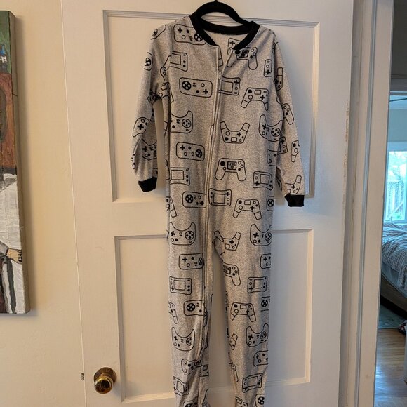 Carter’s Flannel Video Game Controller Onesie Pajama Footie Boys Size 8/8A - Picture 1 of 5